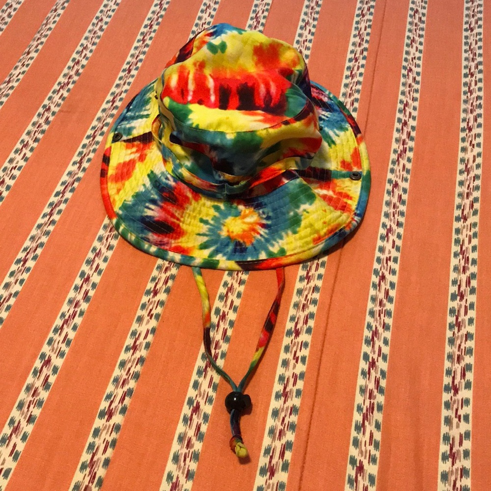 Tied-eye hat